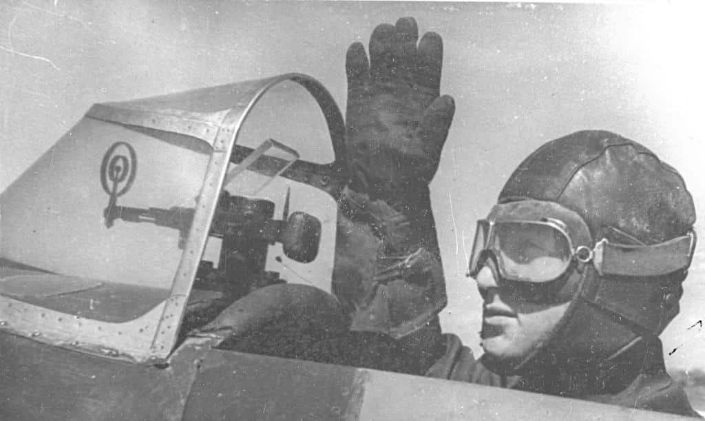 Летающий комиссар» И.И. Сербин из 4-го гвардейского ИАП ВВС Балтийского флота.
